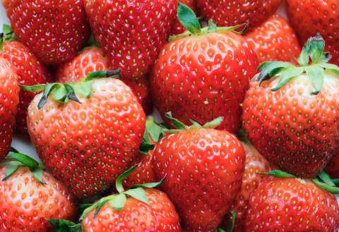 hydrating foods: strawberries